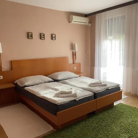 Apartment Diamant Apartmanhaz Eger